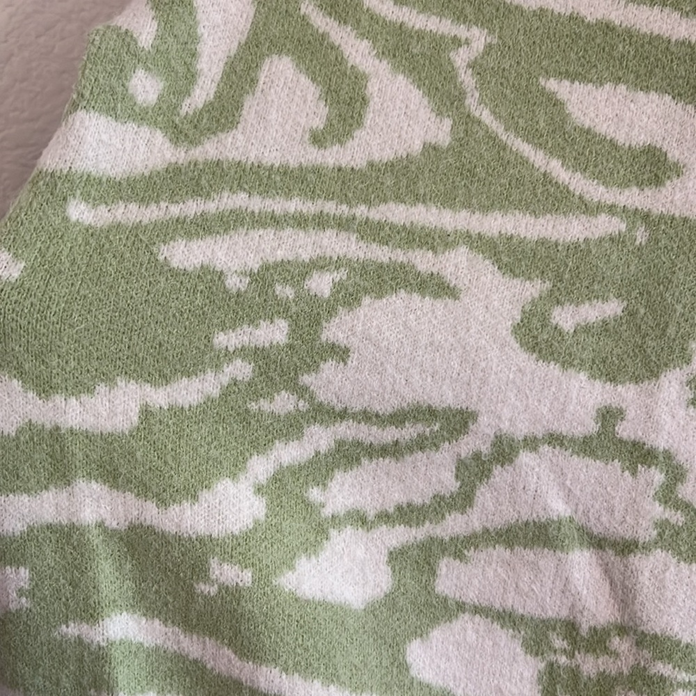 Green sweater - Picture 4 of 4